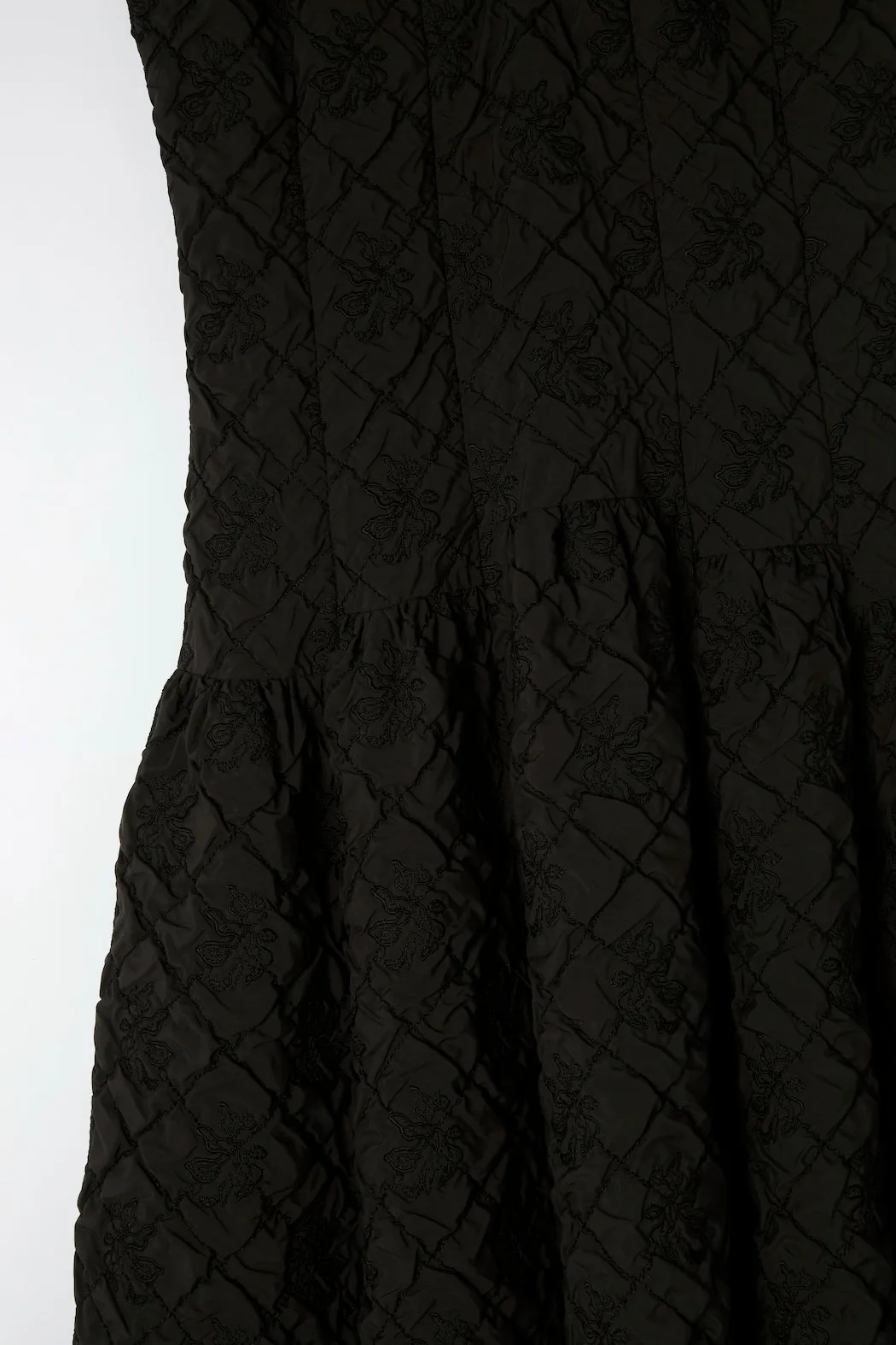 Dahlia shrinking embroidery camisole dress (Black)