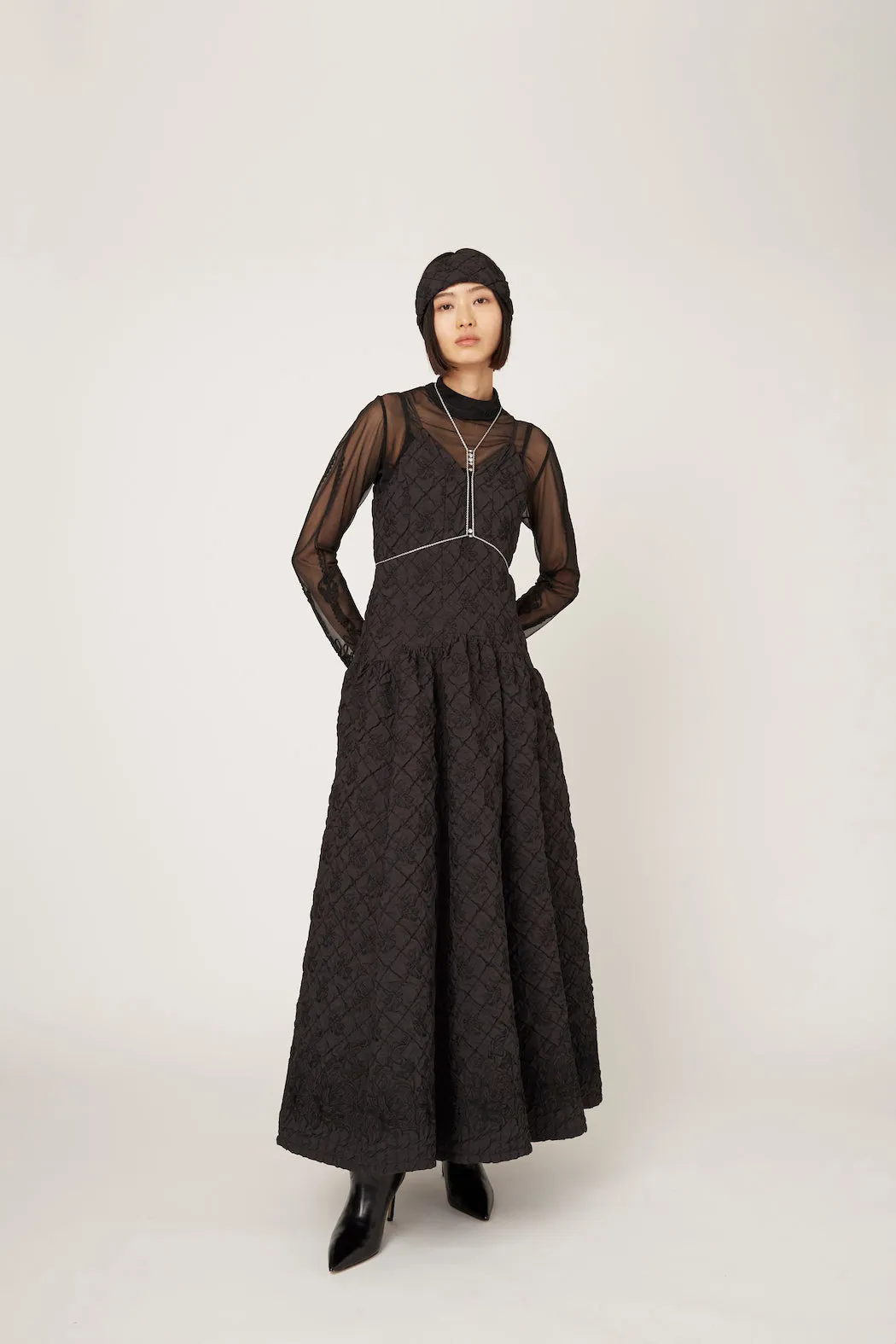 Dahlia shrinking embroidery camisole dress (Black)