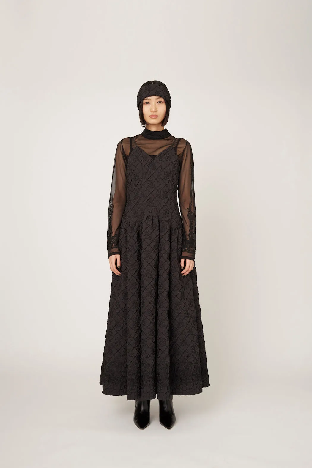 Dahlia shrinking embroidery camisole dress (Black)