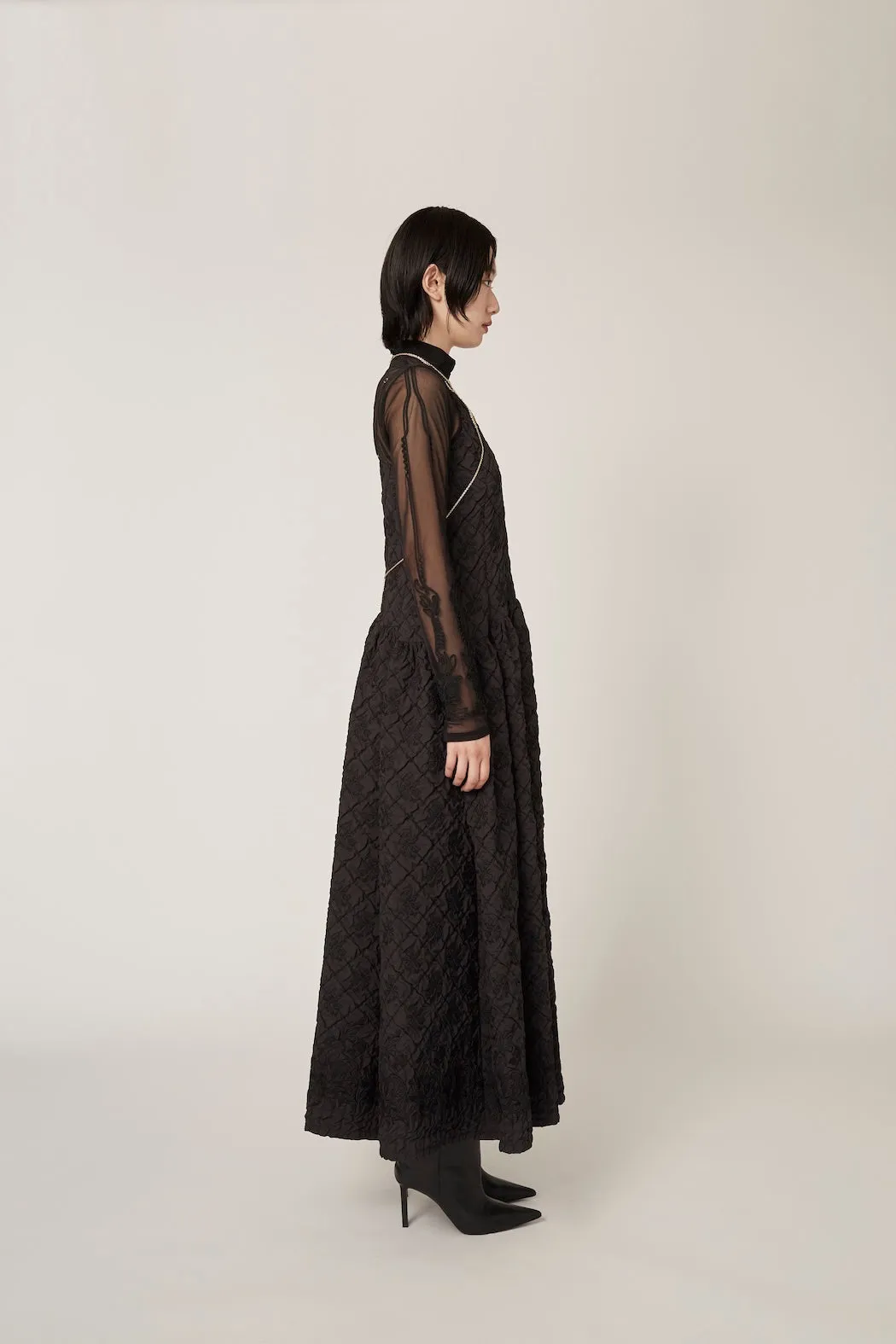 Dahlia shrinking embroidery camisole dress (Black)
