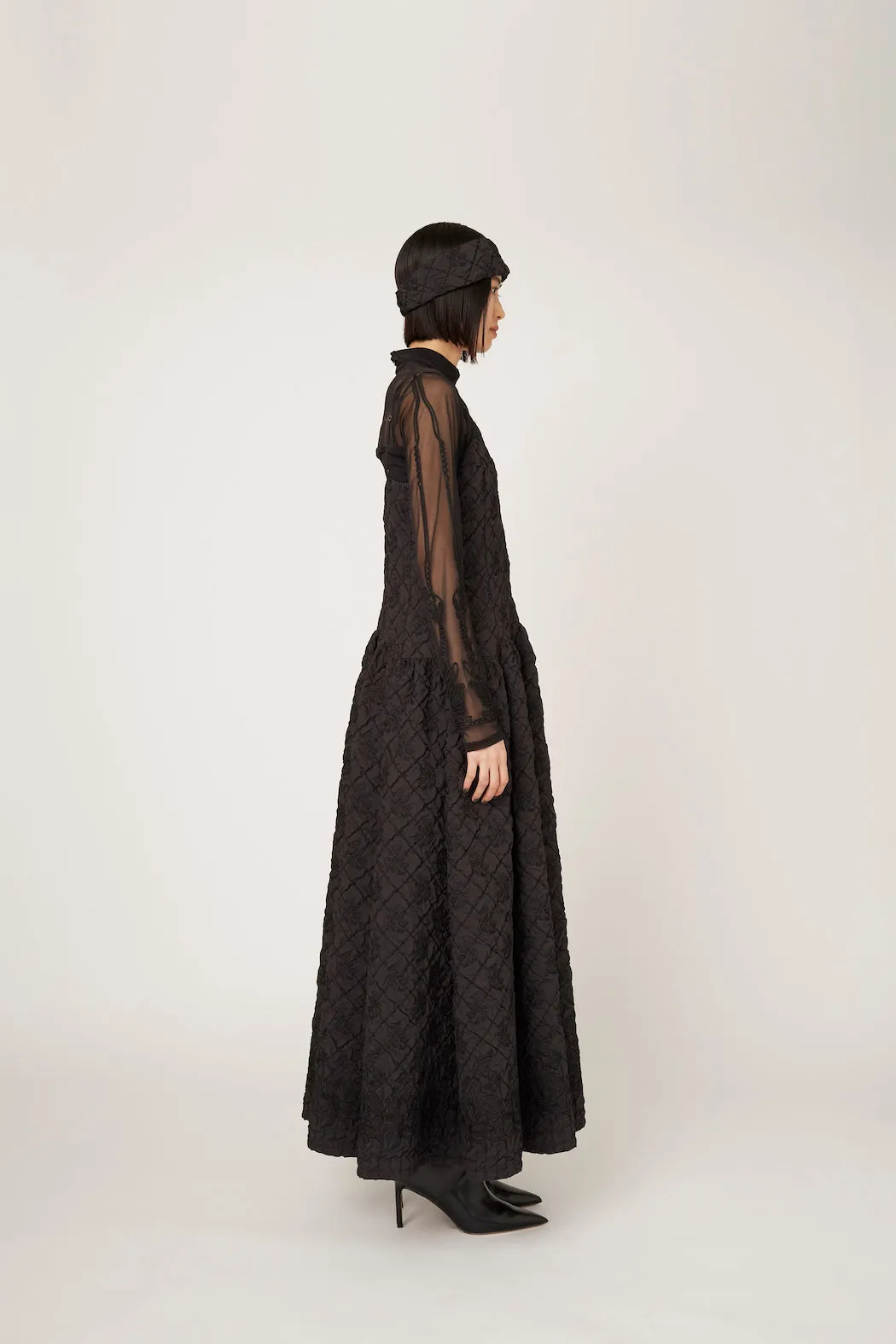 Dahlia shrinking embroidery camisole dress (Black)