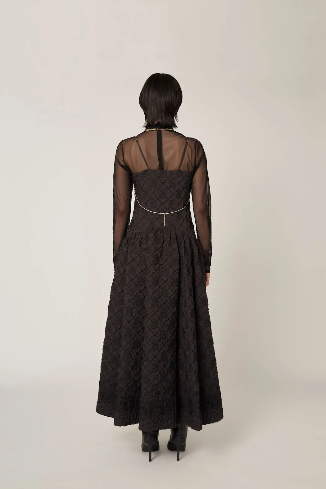 Dahlia shrinking embroidery camisole dress (Black)
