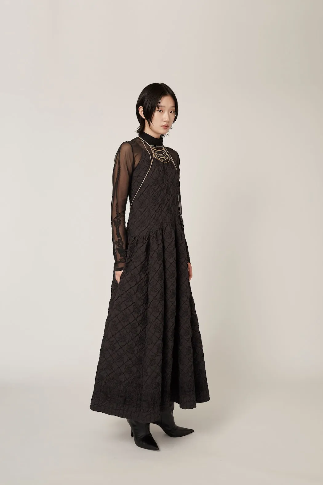 Dahlia shrinking embroidery camisole dress (Black)