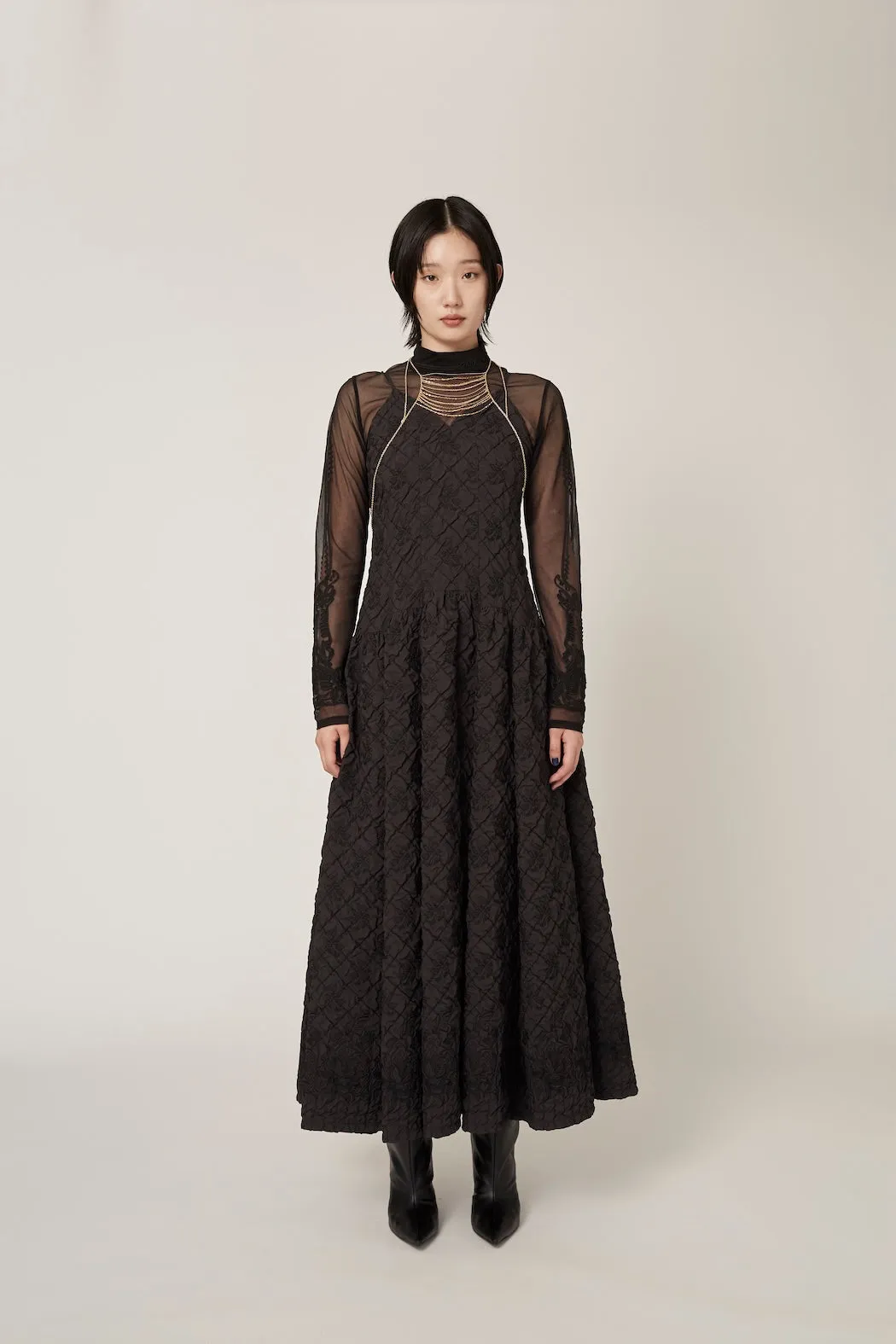 Dahlia shrinking embroidery camisole dress (Black)