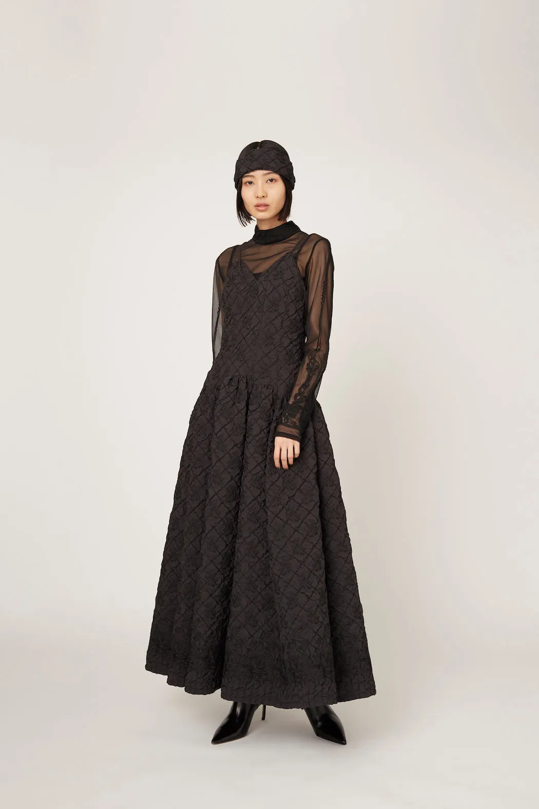 Dahlia shrinking embroidery camisole dress (Black)