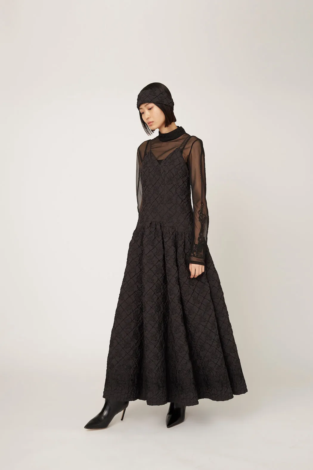 Dahlia shrinking embroidery camisole dress (Black)