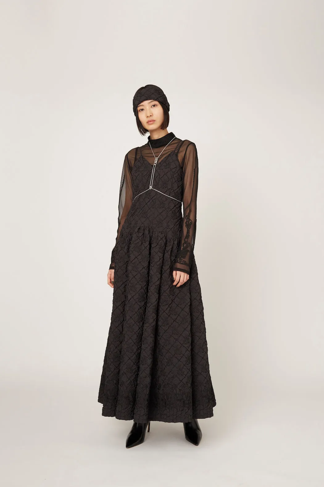 Dahlia shrinking embroidery camisole dress (Black)