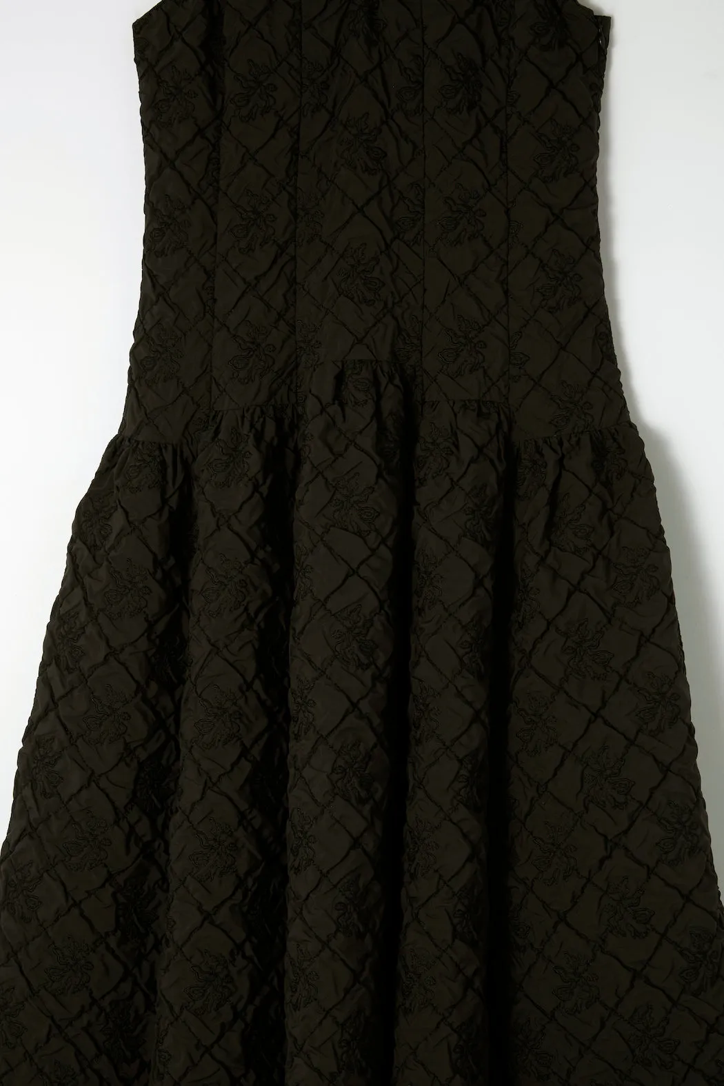 Dahlia shrinking embroidery camisole dress (Black)