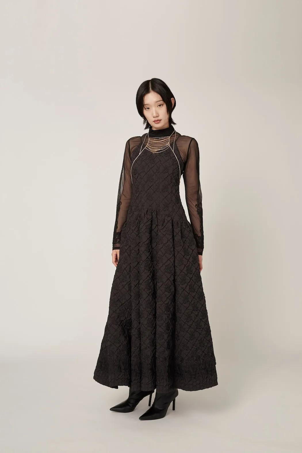 Dahlia shrinking embroidery camisole dress (Black)