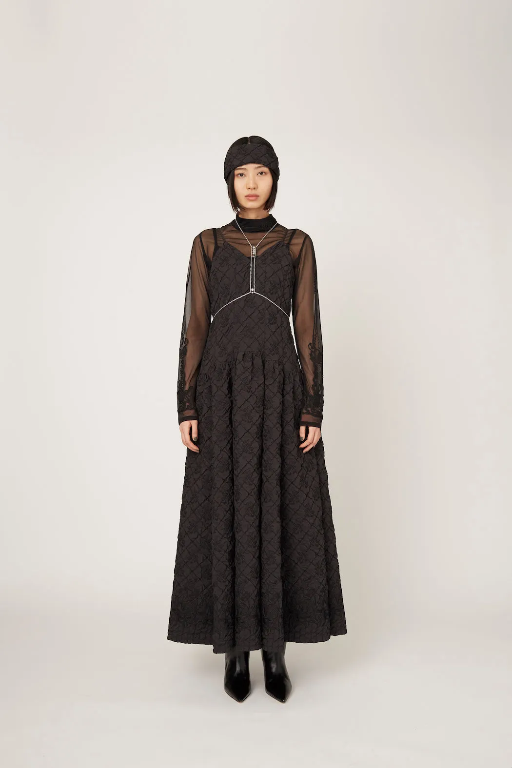 Dahlia shrinking embroidery camisole dress (Black)