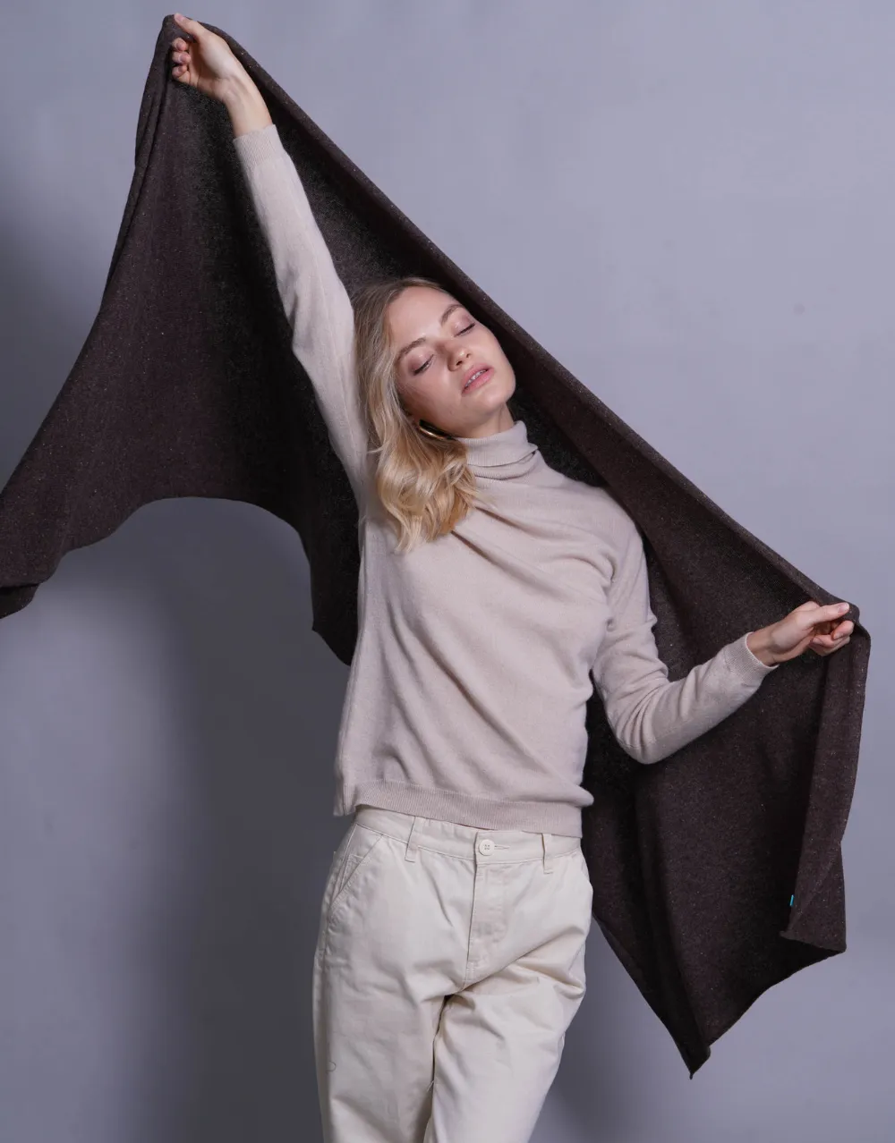 The Soft Cashmere Scarf in Brown Dot